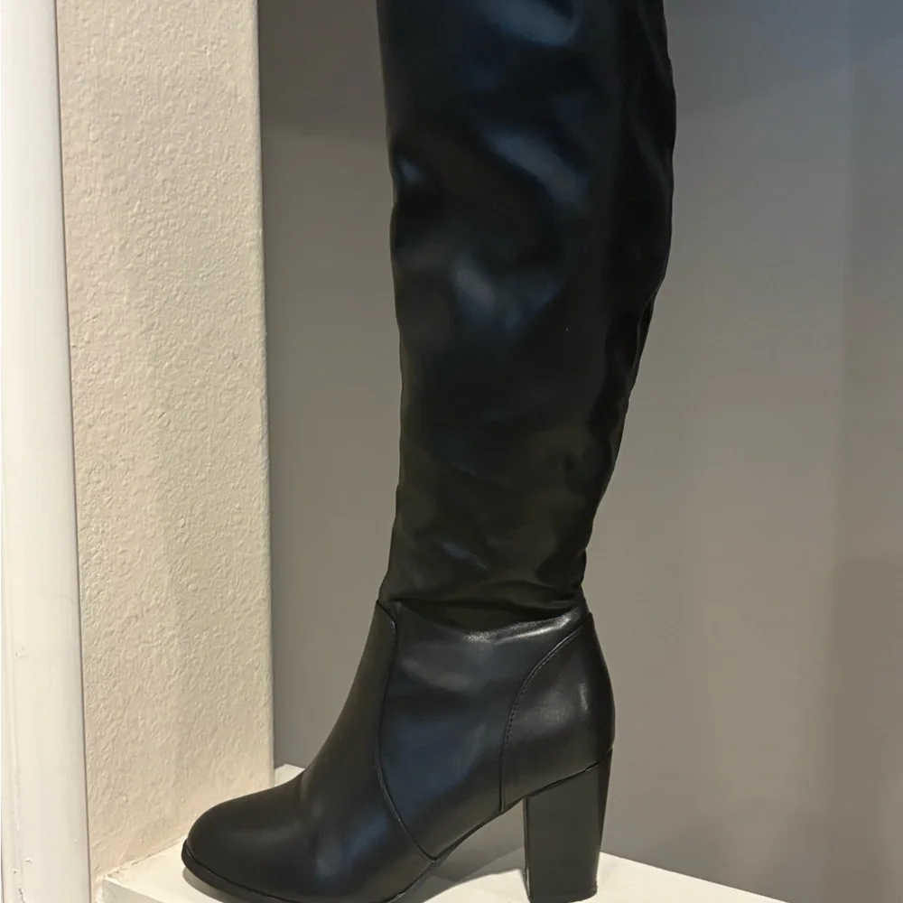 Dream Pairs Midleg Block Heel Boots Woman's 7 Black (WORN 2X) - Picture 4 of 13